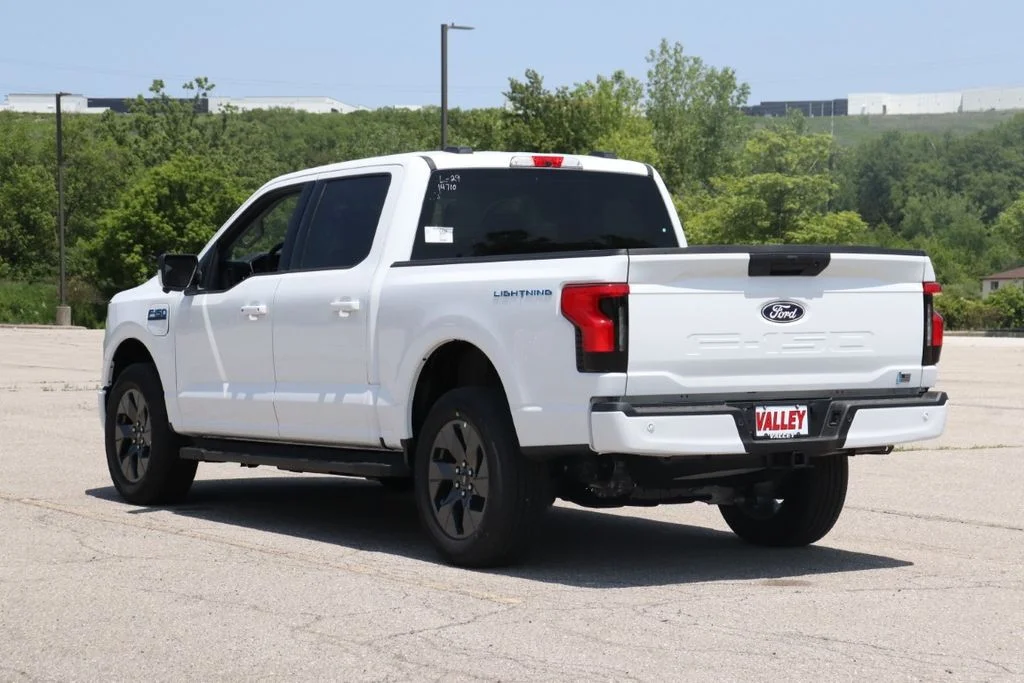 2025 Ford F-150 Lightning Flash - Photo 5