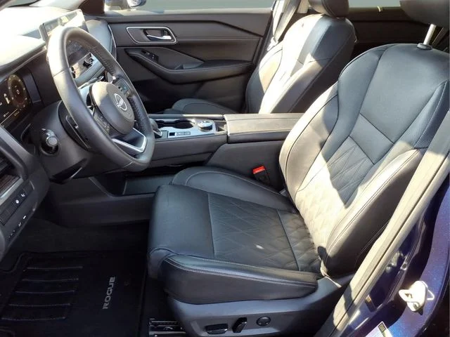 Used 2024 Blue Nissan Platinum image 11