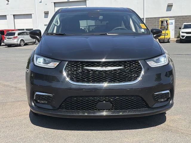 Used 2023 Black Chrysler Touring L image 9