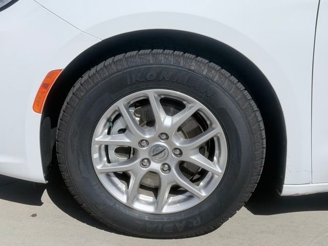 2024 Chrysler Pacifica Touring L - Photo 43
