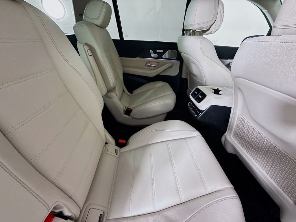 New 2026 MANUFAKTUR Moonlight White Metallic Mercedes-Benz GLS 580 image 30