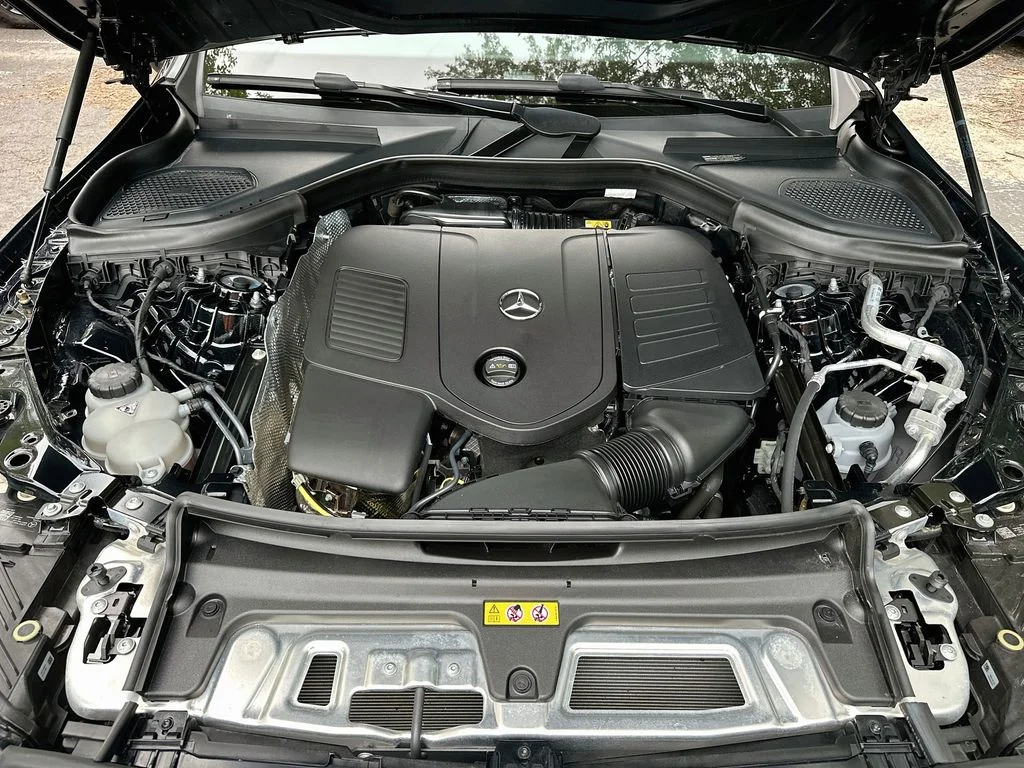 Used 2025 Black Mercedes-Benz GLC 300 image 30