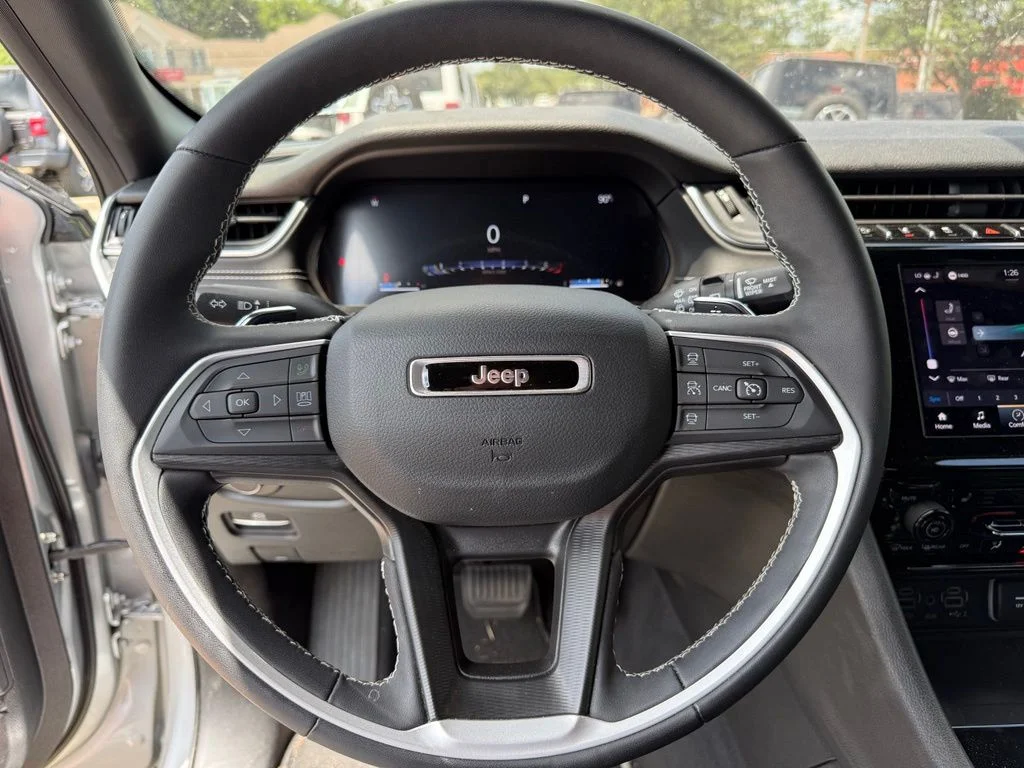 Used 2023 Silver Jeep Altitude X image 14