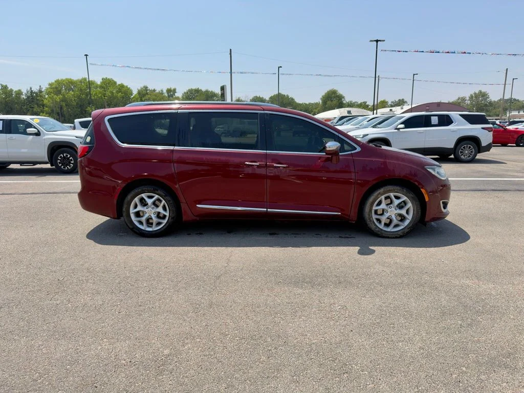 Used 2020 Red Chrysler Limited image 2