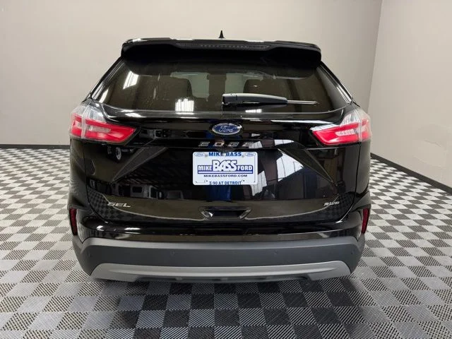Used 2023 Black Ford SEL image 10
