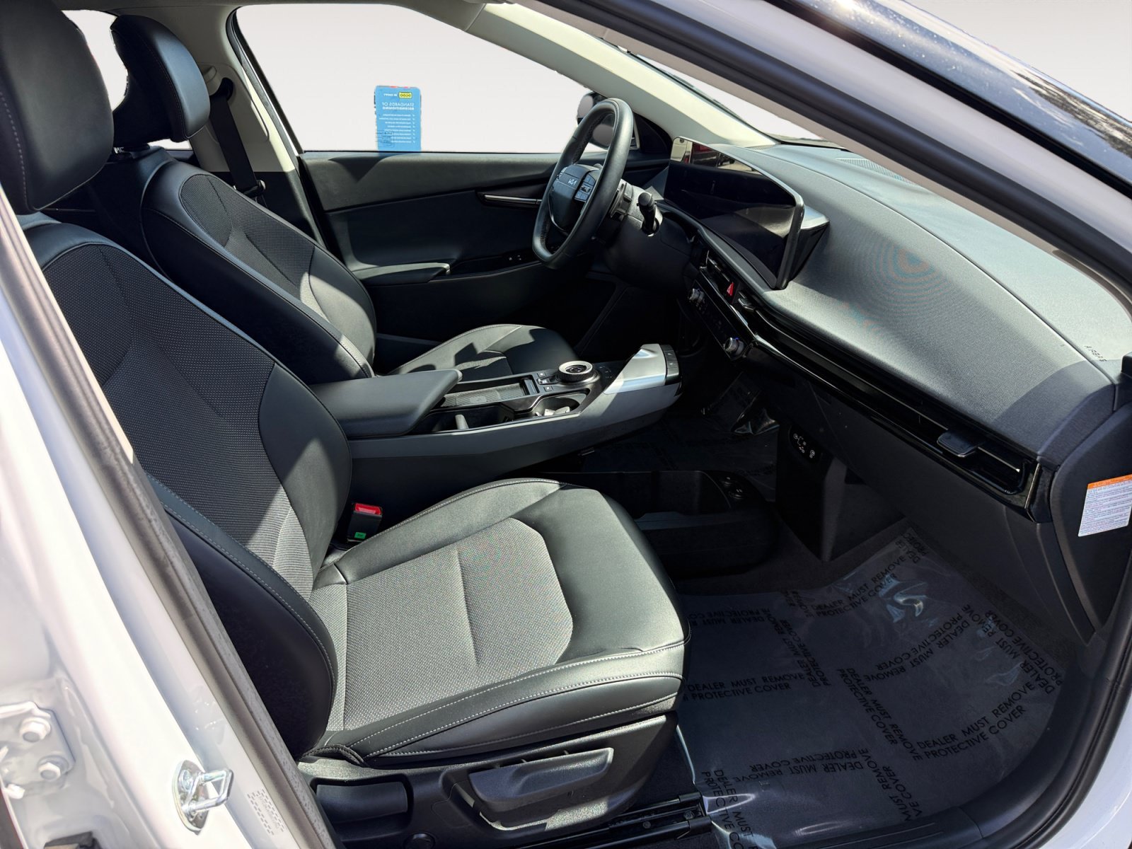 Used 2025 Glacier White Pearl Kia Light image 19