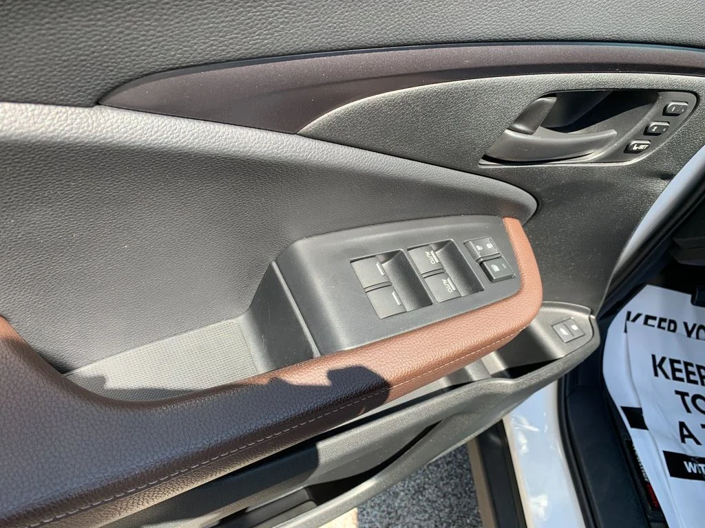 Used 2024 White Honda EX-L image 13