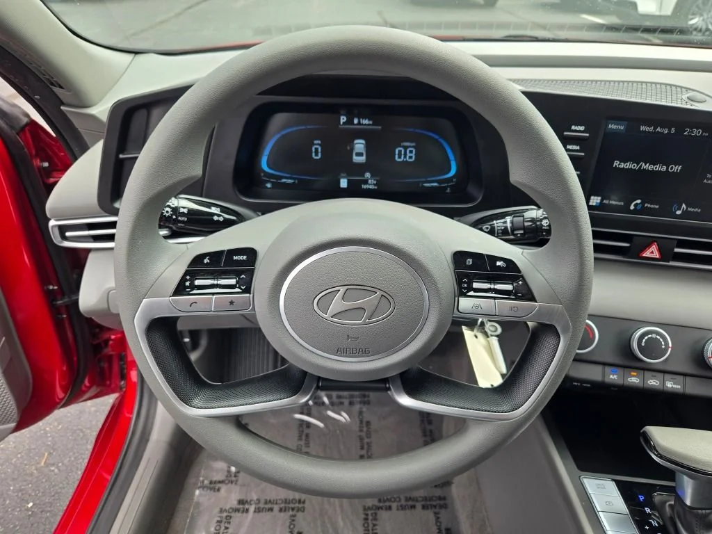Used 2025 Red Hyundai SE image 29