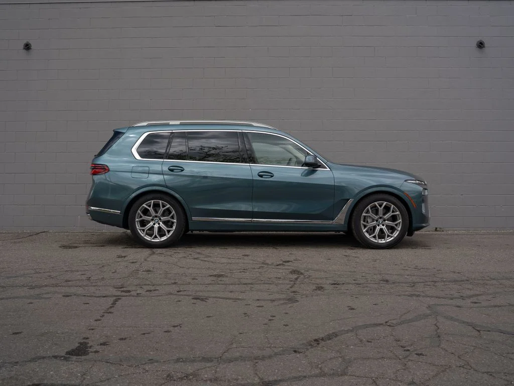 Used 2023 Blue BMW xDrive40i image 8