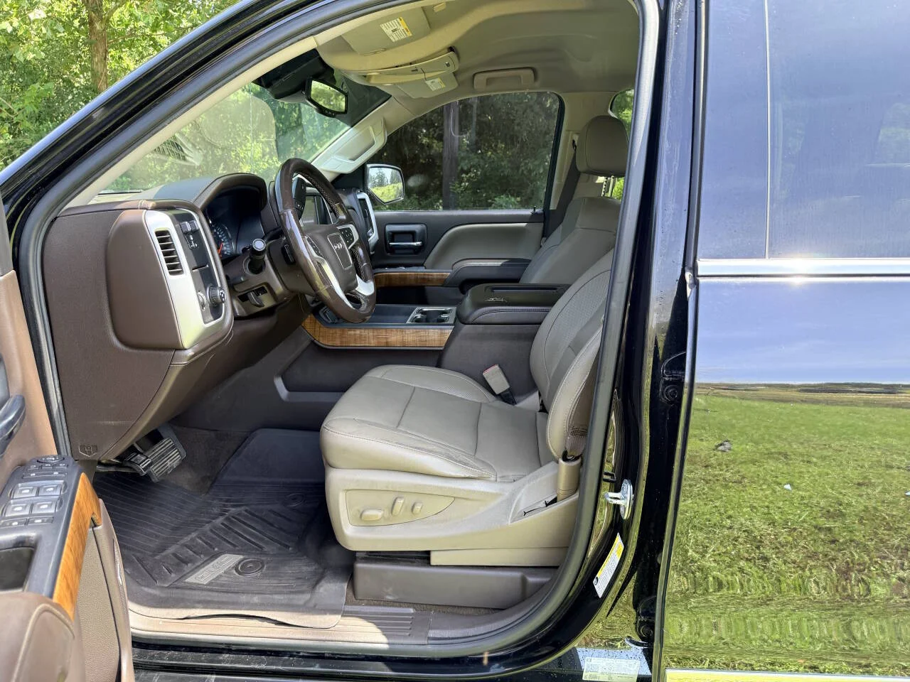 Used 2018 Black GMC SLT 4x2 4dr Crew Cab 5.8 ft. SB image 12