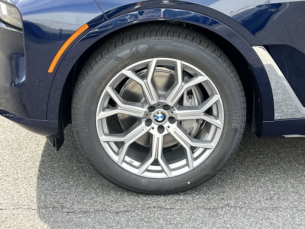 Used 2027 Blue BMW xDrive40i image 10