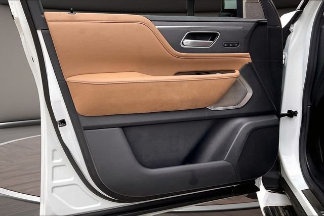 Used 2025 White INFINITI SENSORY image 21