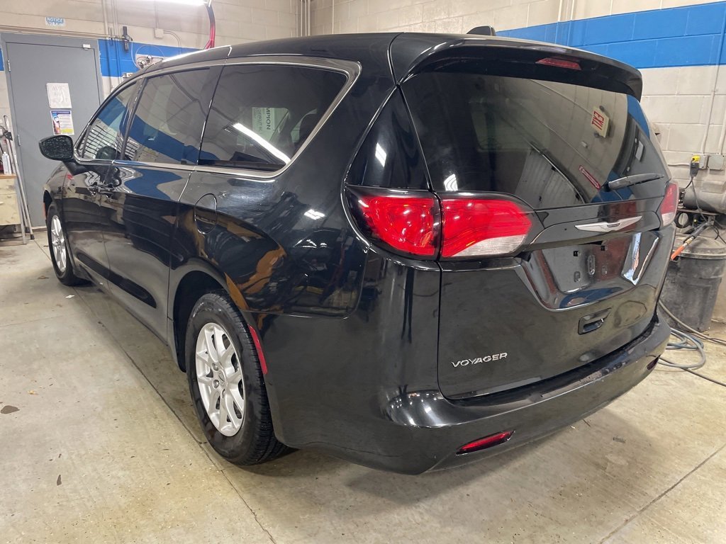 2022 Chrysler Voyager LX photo 3