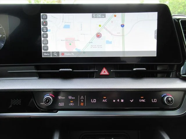 Used 2025 White Kia SX image 29