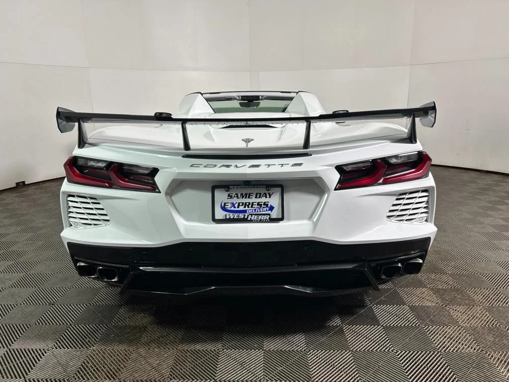 Used 2021 Arctic White Chevrolet 3LT image 24
