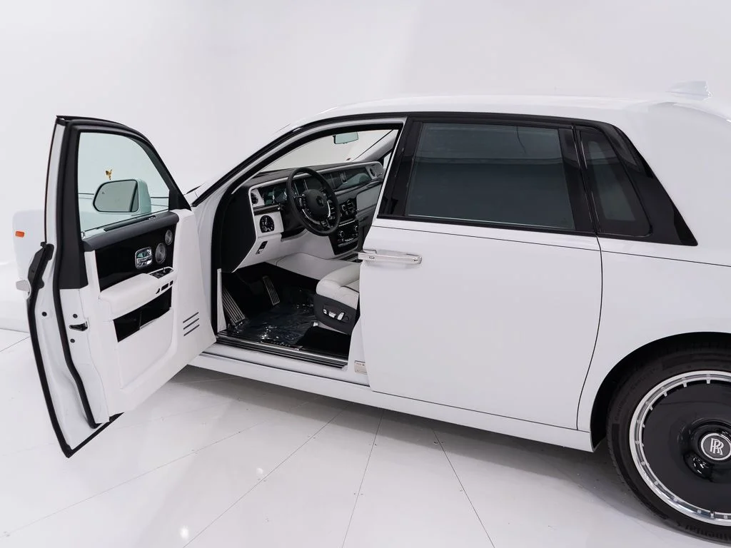 Certified Used 2023 Bespoke Crystal over Arctic White Rolls-Royce  image 10