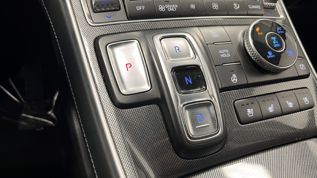 Used 2022 Lagoon Blue Hyundai Limited image 19