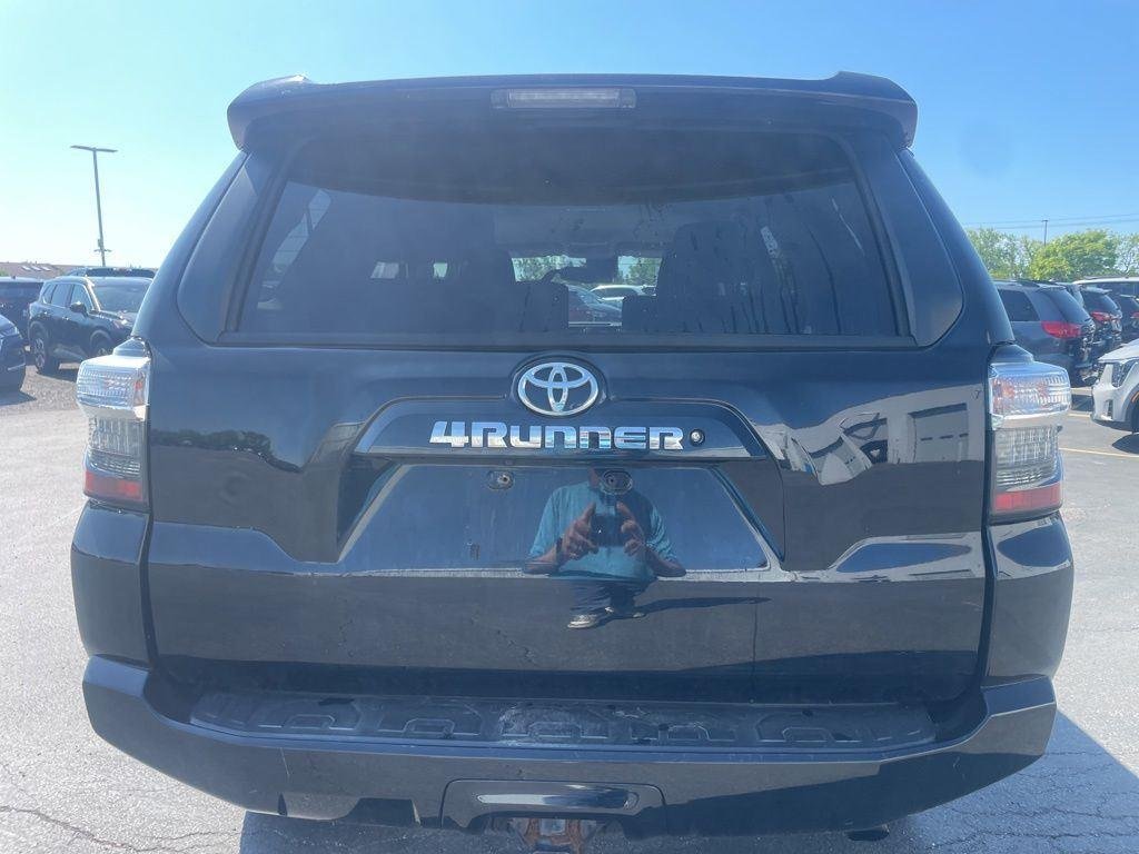 Certified Used 2020 Midnight Black Metallic Toyota SR5 image 11