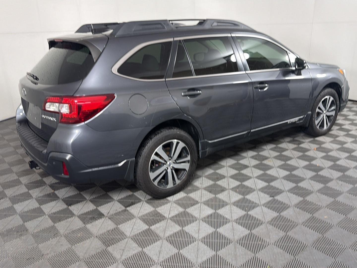 Used 2018 Magnetite Gray Metallic Subaru Limited image 6
