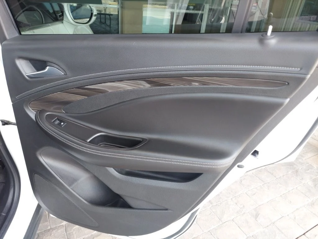 Used 2019 White Buick Essence image 30