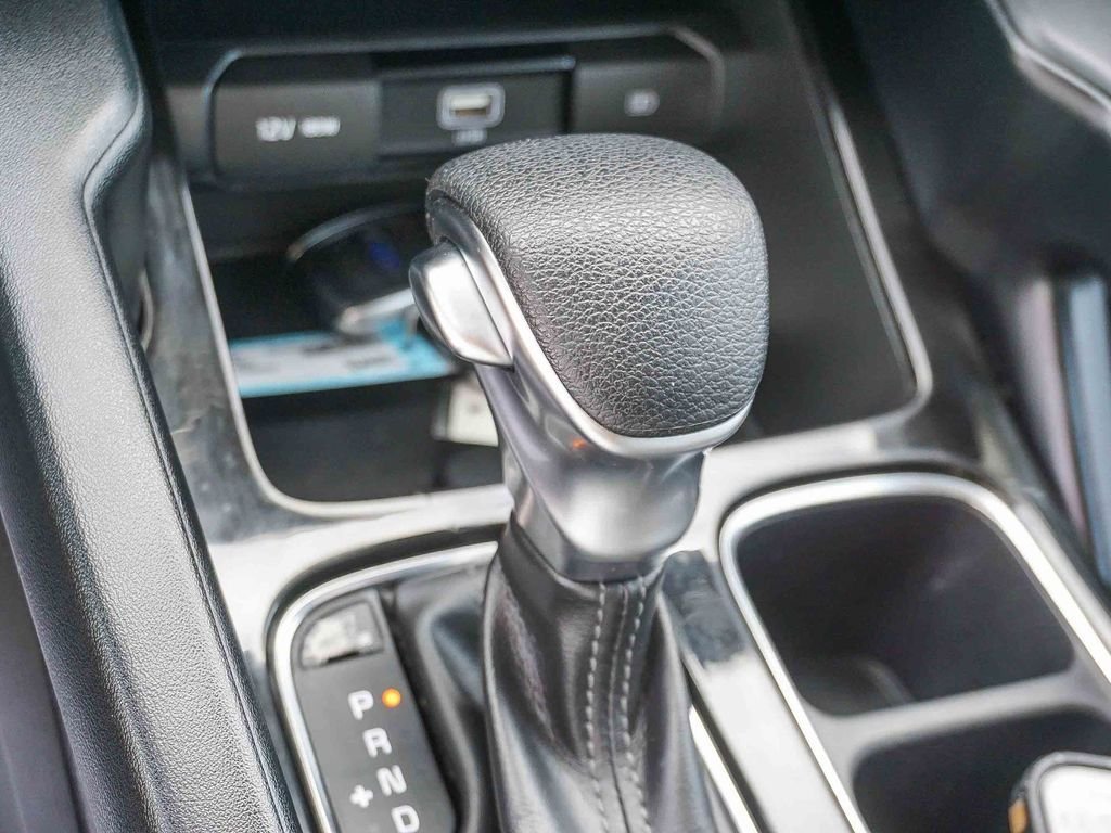 Used 2020 White Kia LX image 24