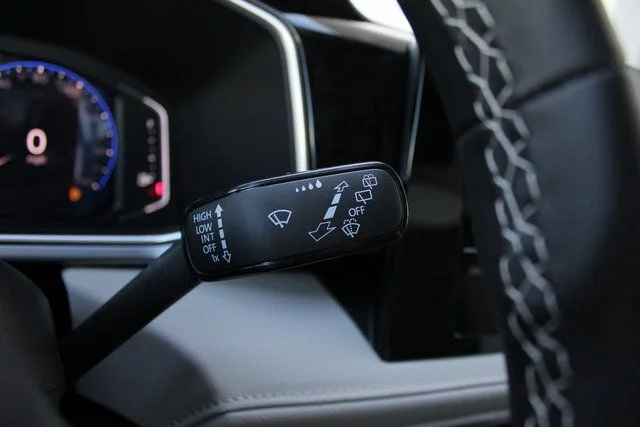2025 Volkswagen Taos SEL - Photo 13
