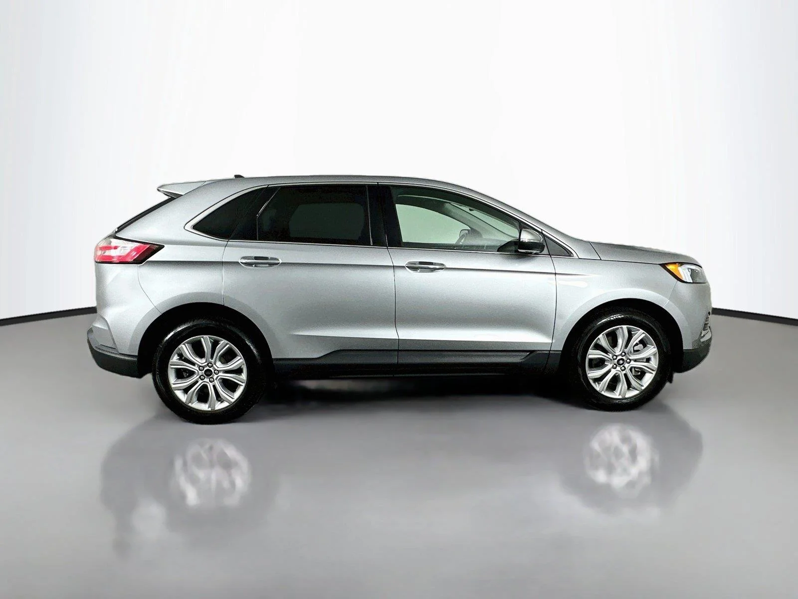 Used 2023 Iconic Silver Metallic Ford Titanium image 18
