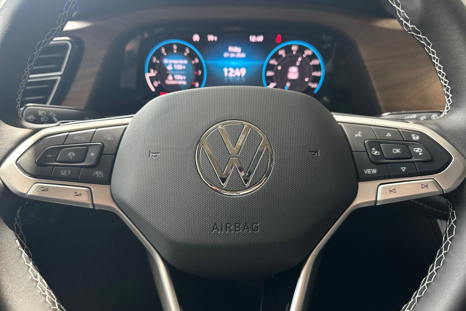 New 2026 Black Volkswagen 2.0T SE w/Technology image 22
