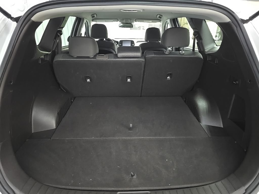 Used 2019 Silver Hyundai SE image 11