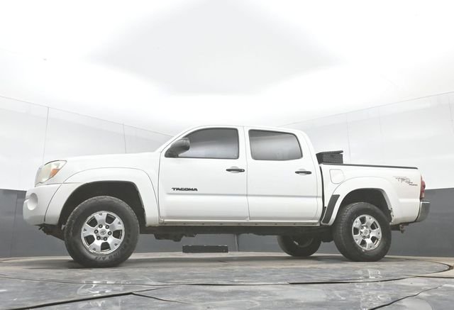Used 2008 White Toyota Base image 38