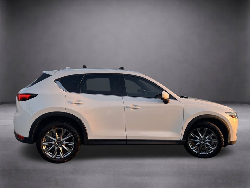 Used 2021 White Mazda Signature image 9