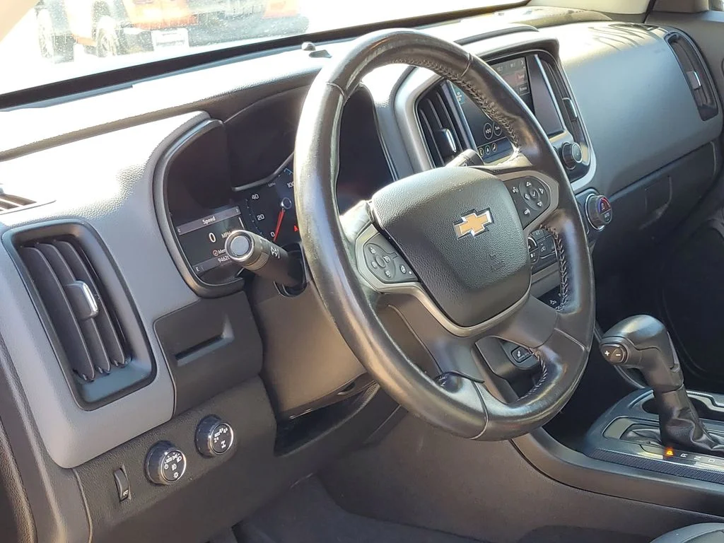 Used 2019 Gray Chevrolet Z71 image 12