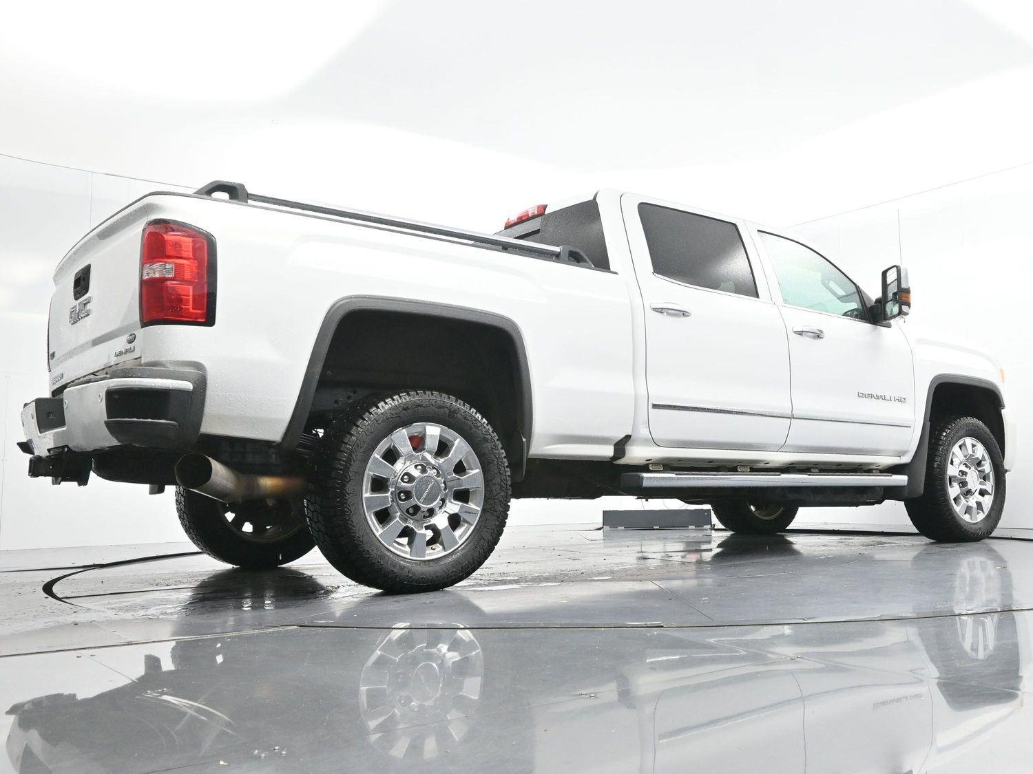 Used 2019 Summit White GMC Denali image 49