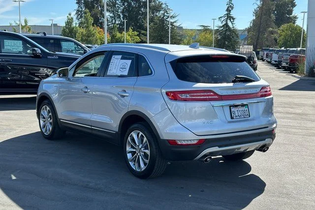Used 2019 Silver Lincoln Select image 7