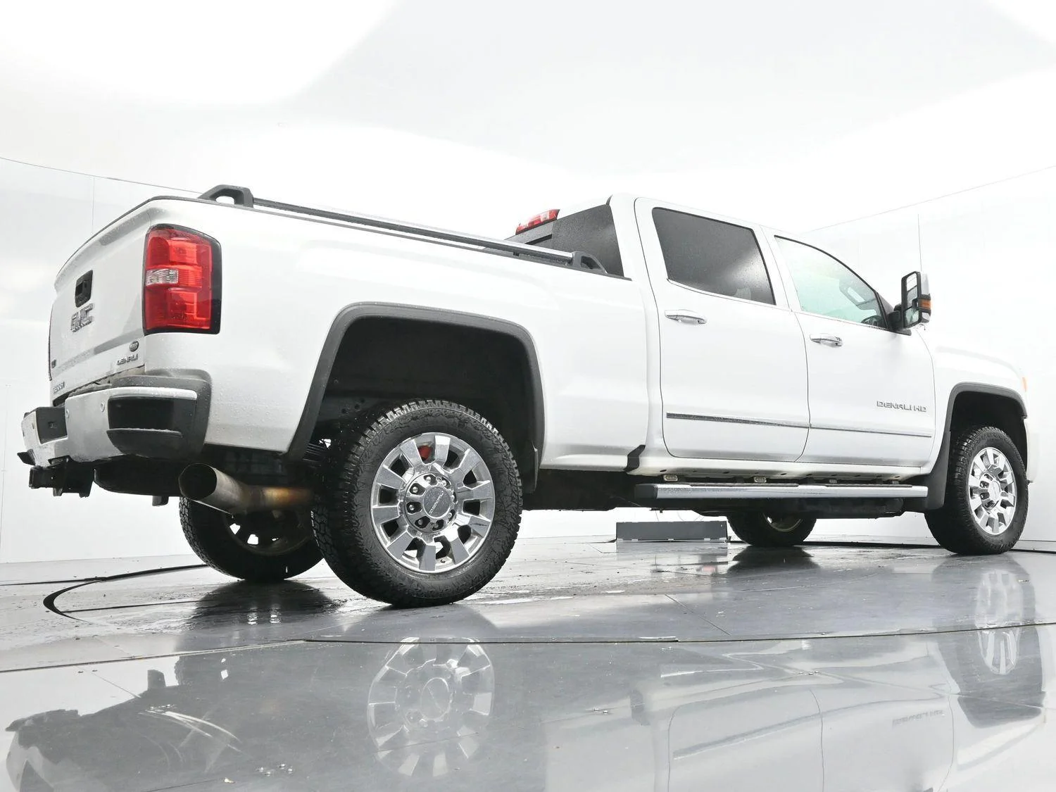 Used 2019 Summit White GMC Denali image 49