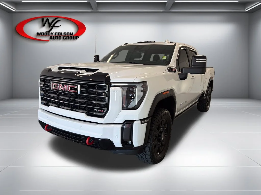 Used 2024 White GMC AT4 image 3