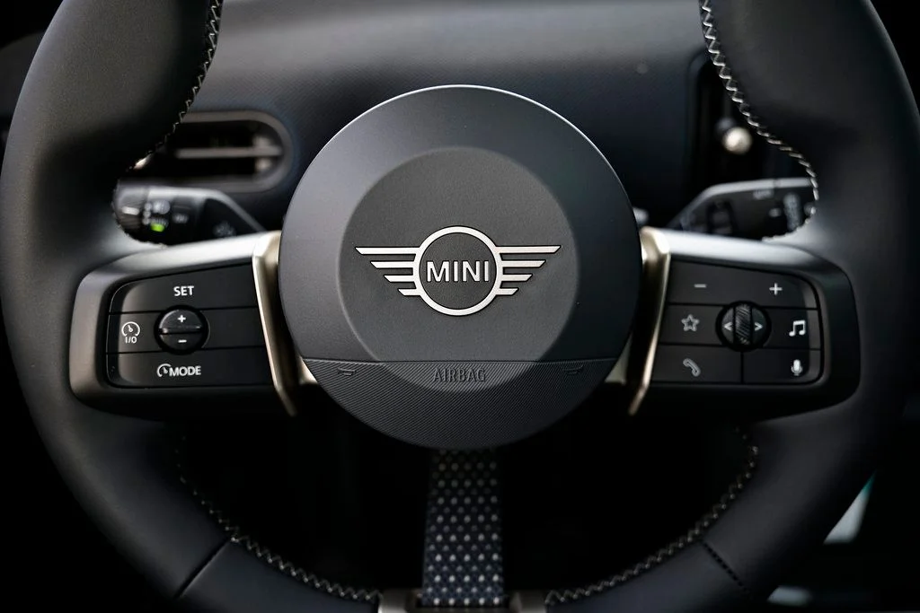 New 2026 British Racing Green Met MINI Signature Plus image 32