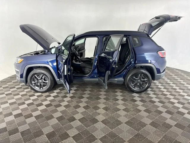 Used 2018 Blue Jeep Sport image 11