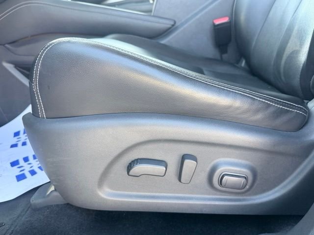 Used 2017 Gray Nissan Platinum image 27
