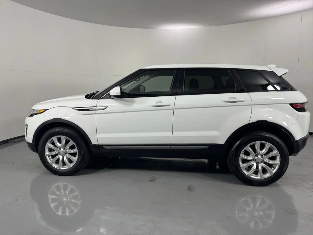 Used 2019 Fuji White Land Rover SE image 10
