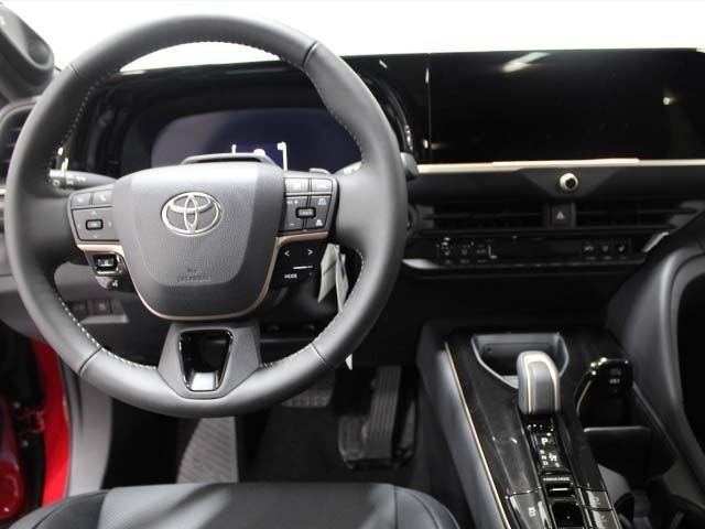 2026 Toyota Crown Signia Limited - Photo 6