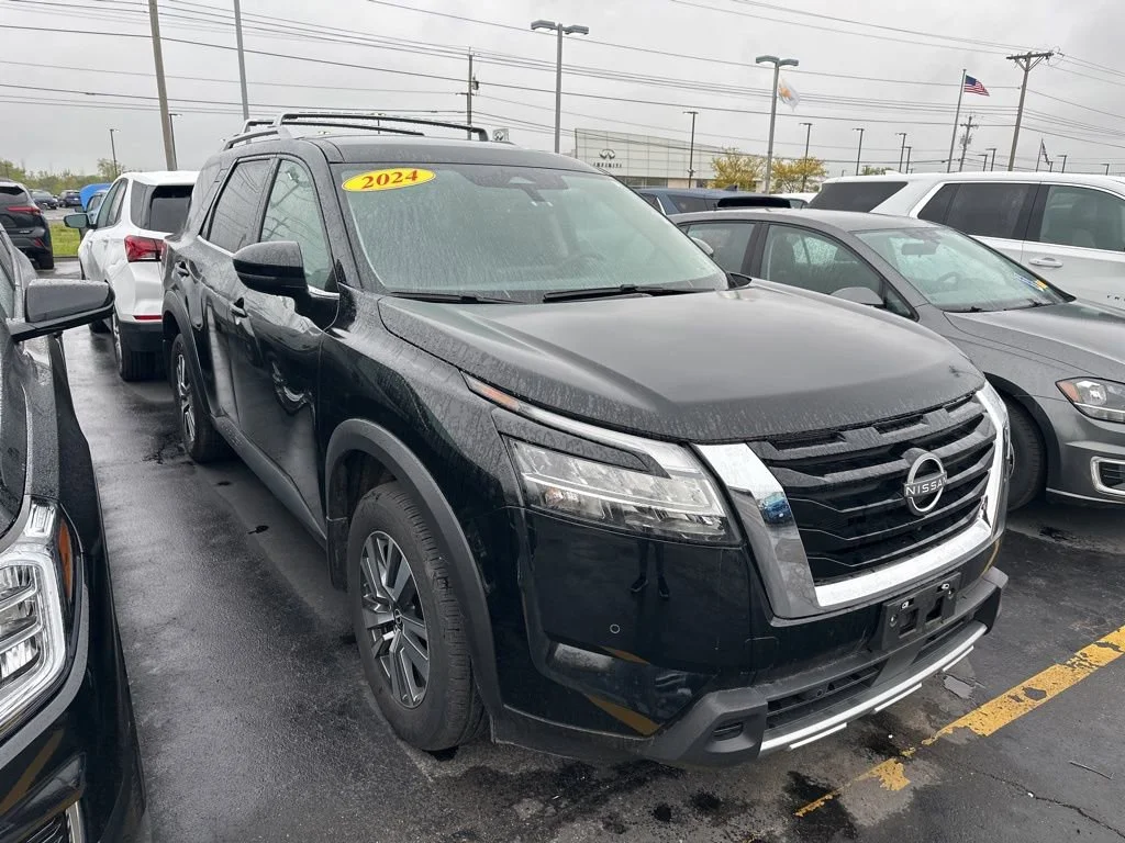 2024 Nissan Pathfinder SL 4WD's photo