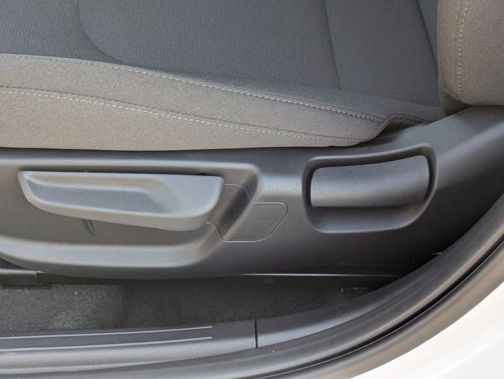 New 2026 Snow White Pearl Kia LXS image 20