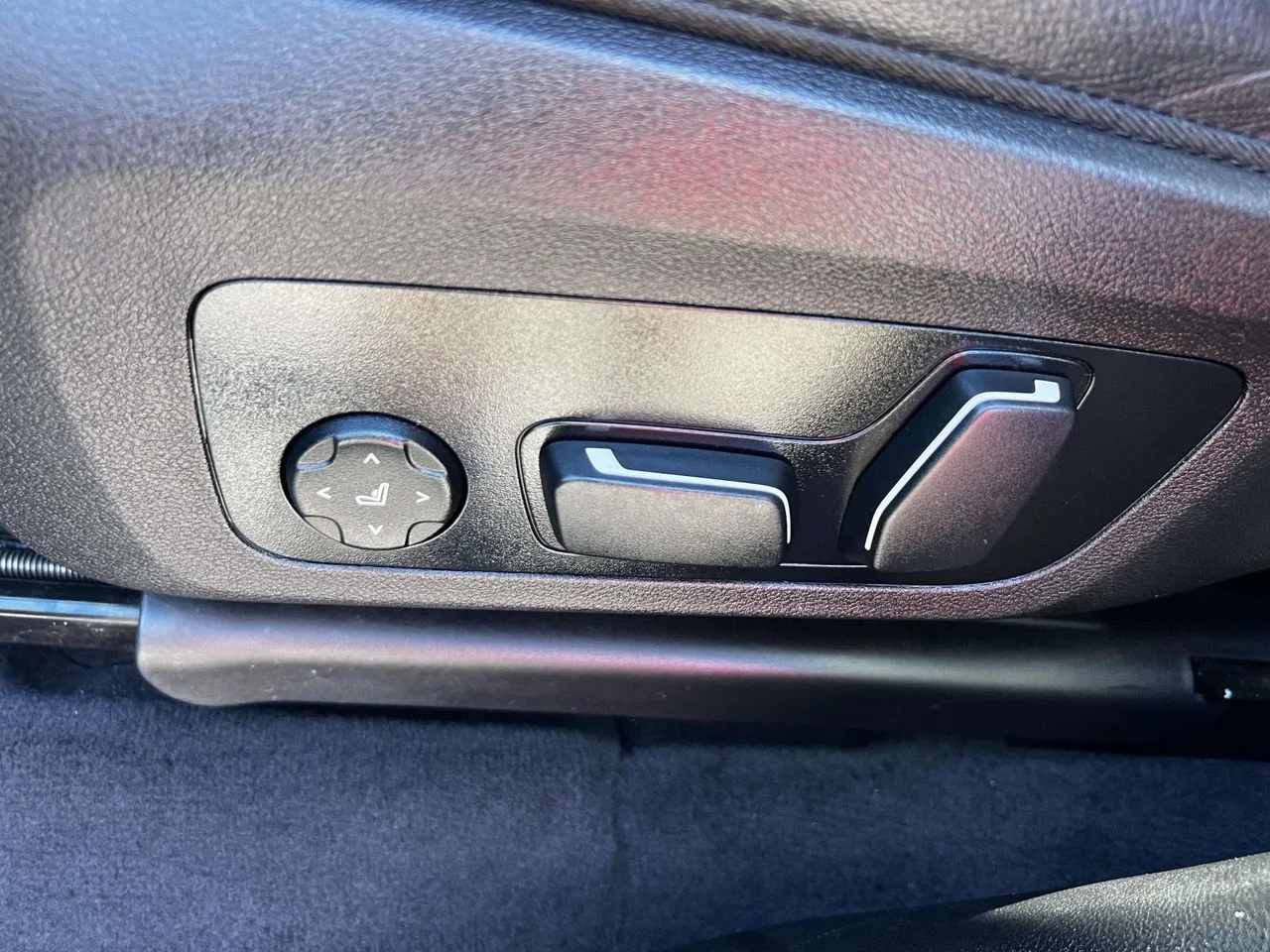 Used 2024 Gray Metallic BMW xDrive30i image 26