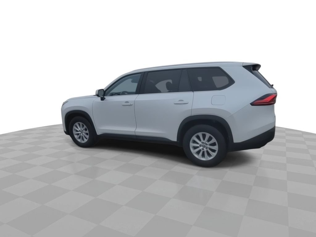 Used 2024  Toyota XLE image 7