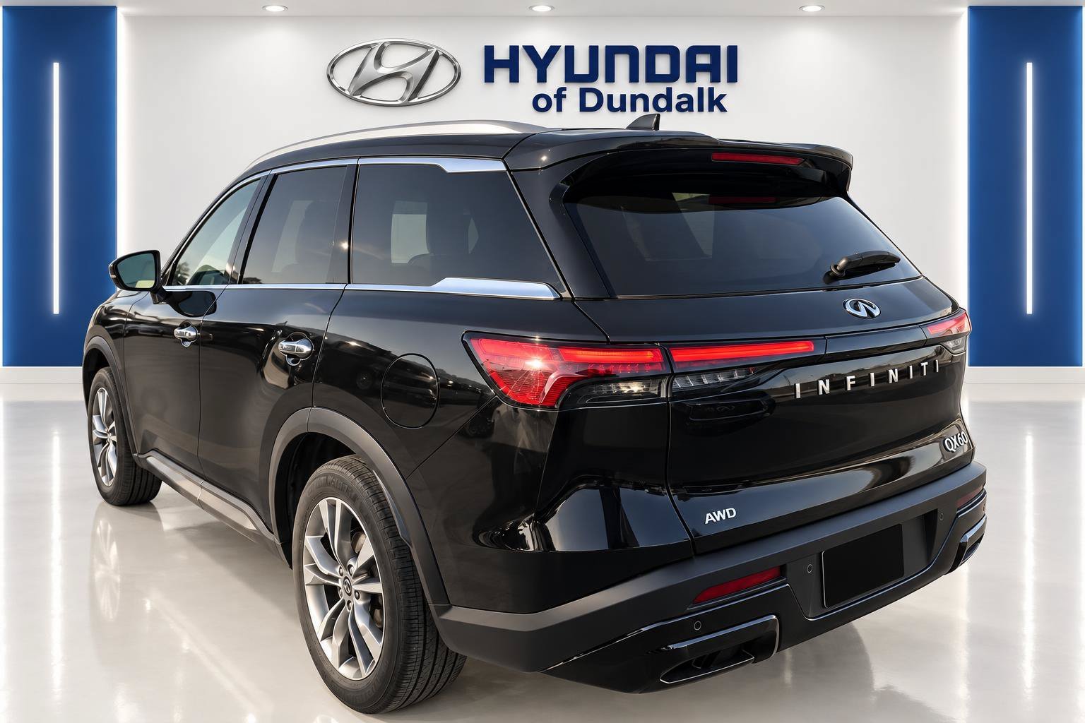 Used 2024 Black INFINITI LUXE image 2