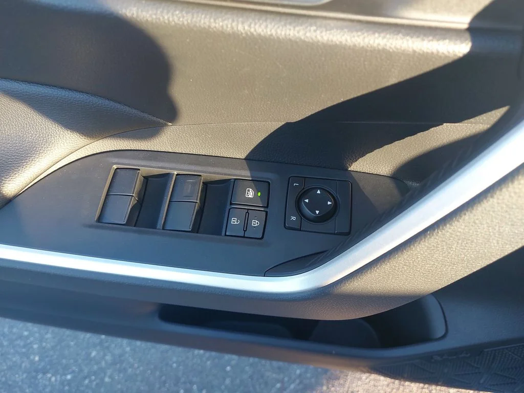 Used 2021 White Toyota XLE image 27