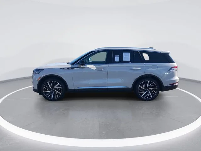 Used 2025 White Lincoln Reserve image 5