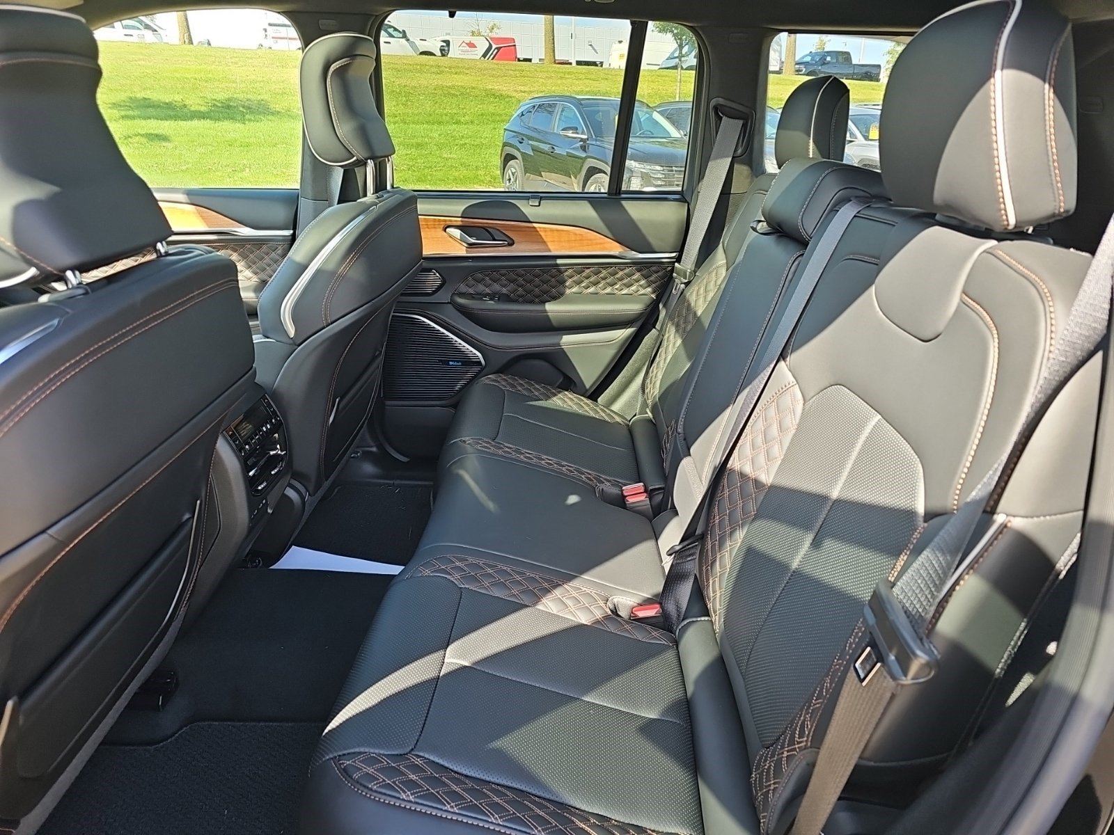 New 2026 Diamond Black Crystal Pearlcoat Jeep Summit image 15