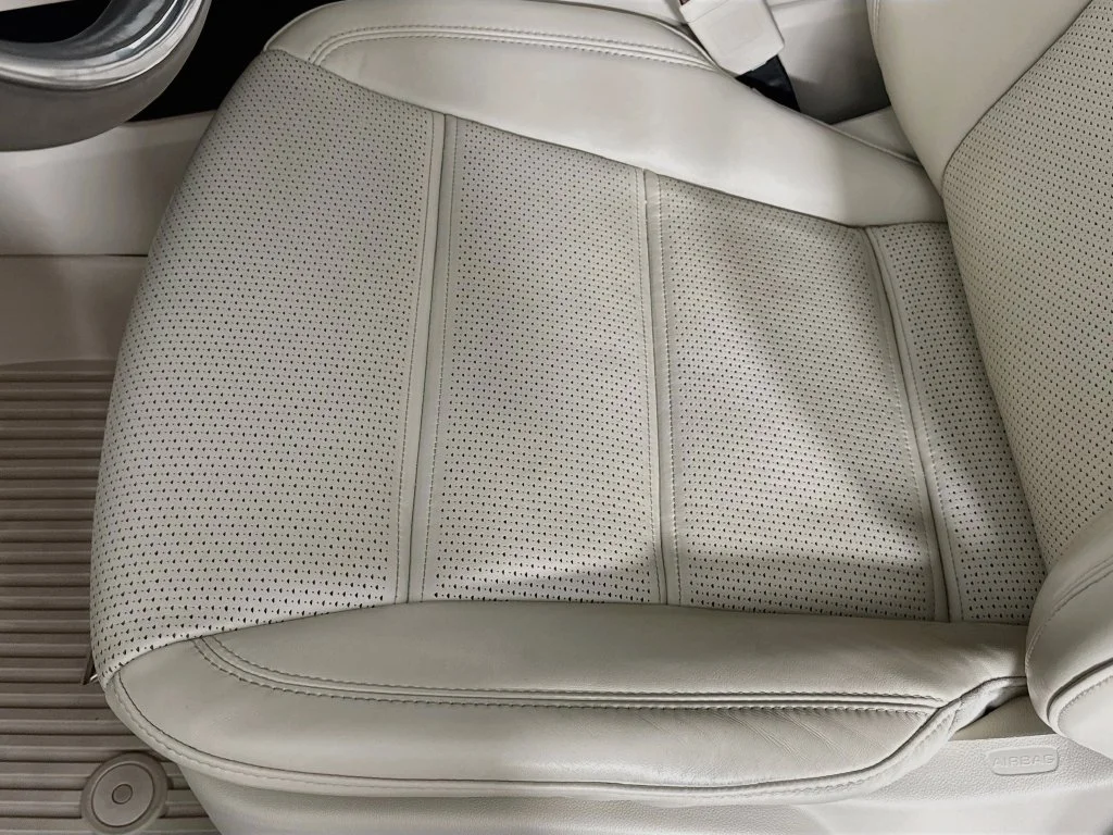 Used 2025 Latte Metallic Cadillac Sport Platinum image 21